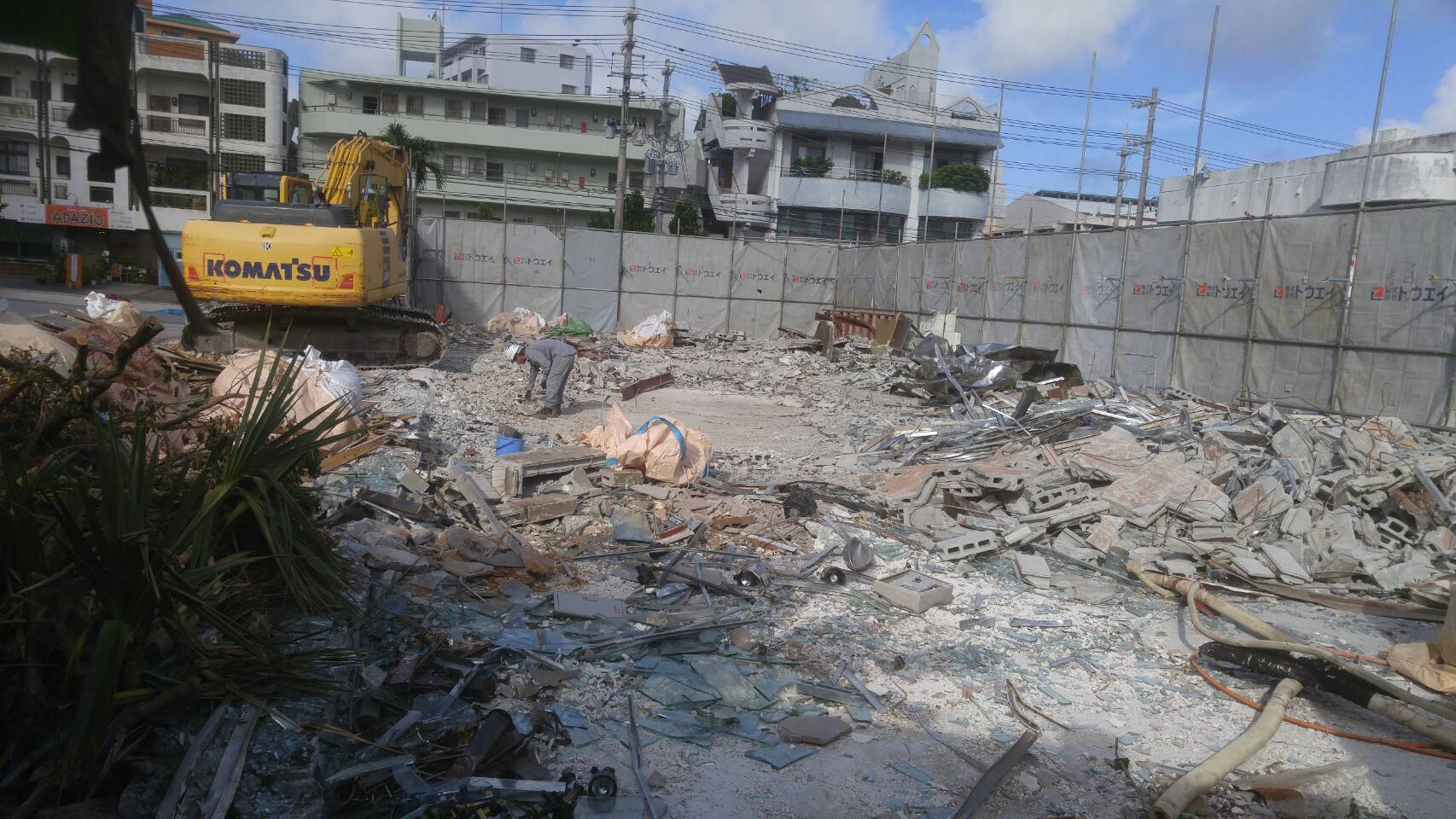 宜野湾市 商業施設の解体作業｜沖縄 解体工事 琉球ZERO-ONE