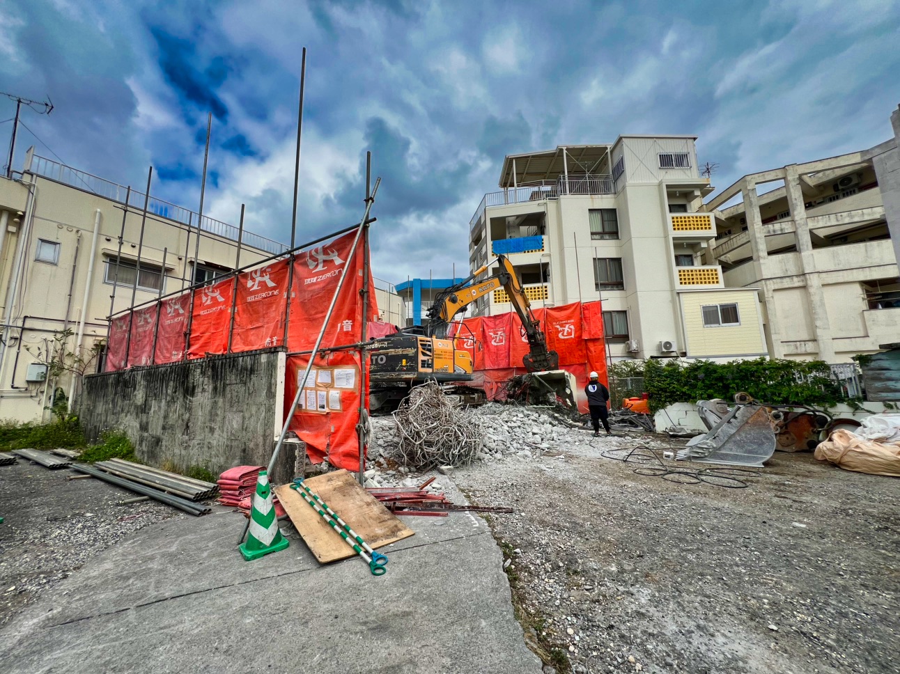 沖縄県西原市建物解体工事｜解体工事は琉球ZERO-ONE