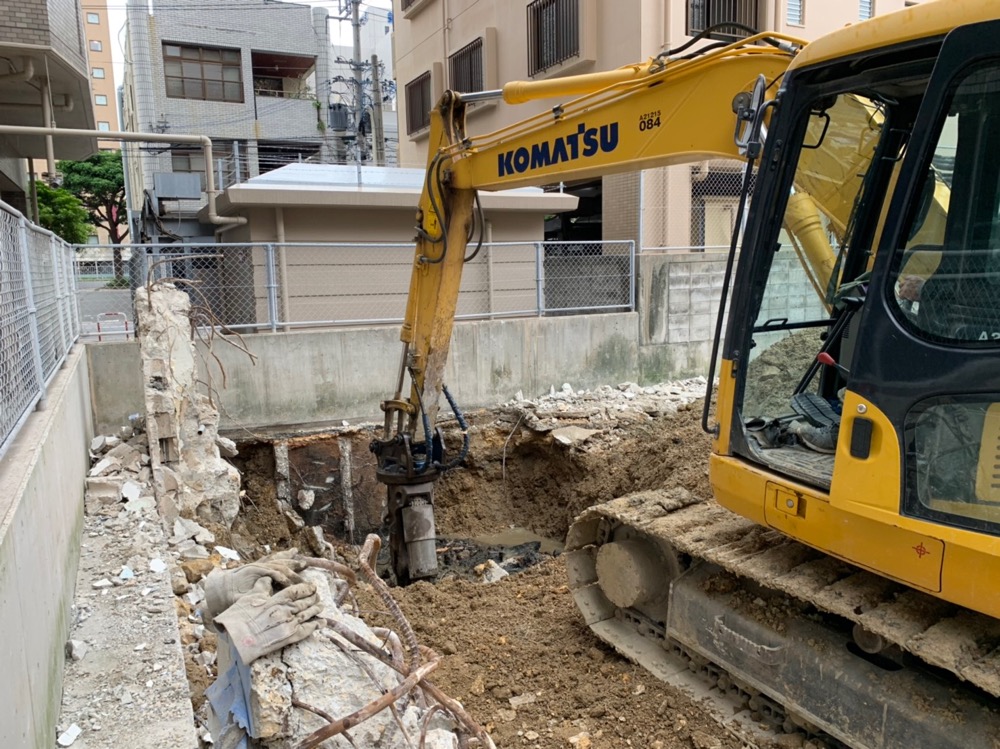 浦添市　商業ビル解体工事