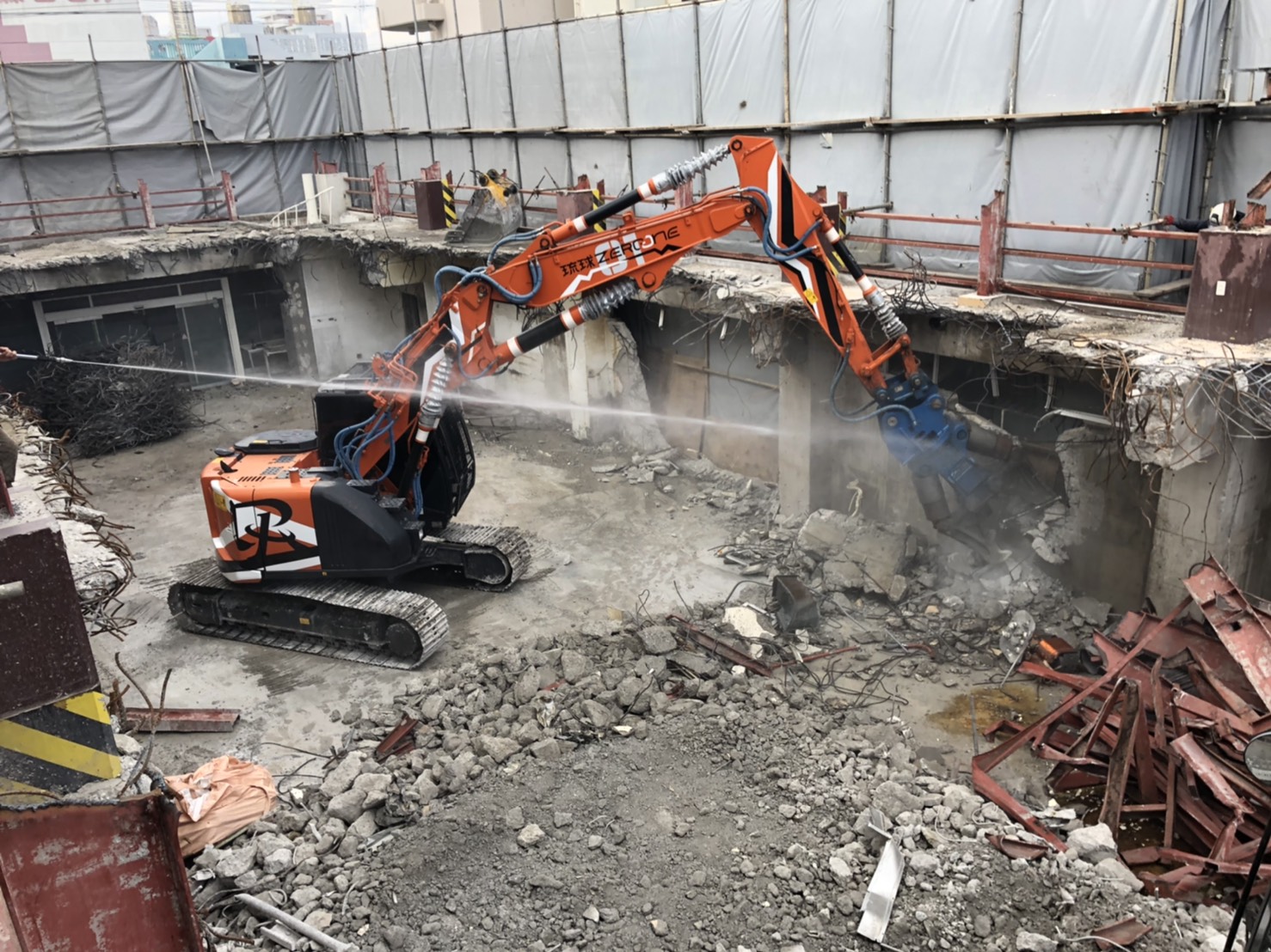 那覇市でのビルの解体工事