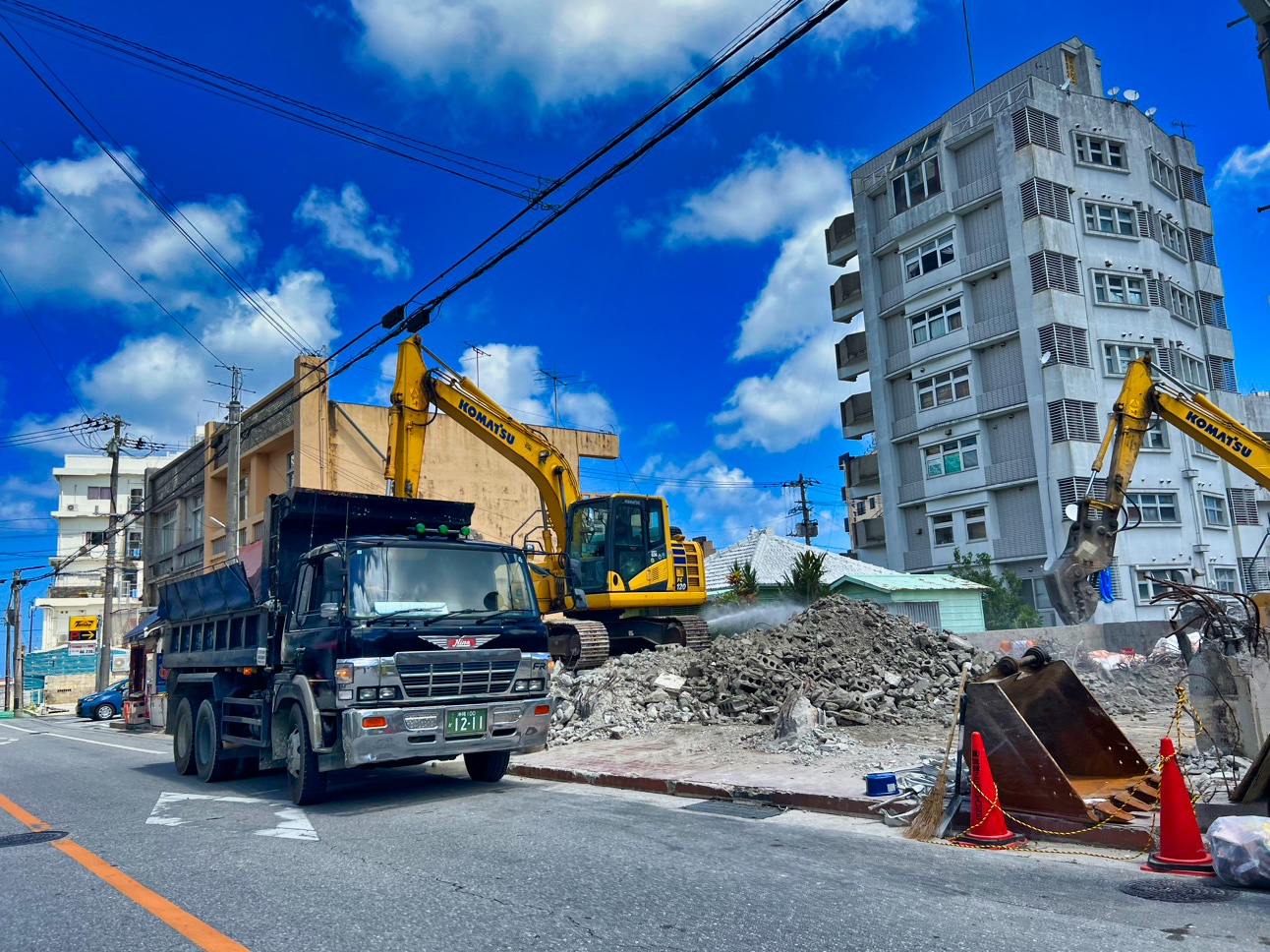浦添市　RC2階建物解体工事