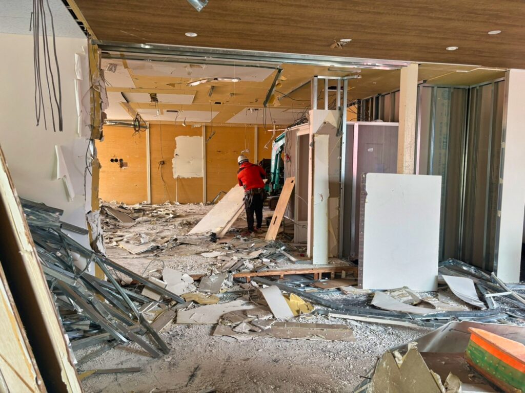 那覇市 解体工事 作業風景