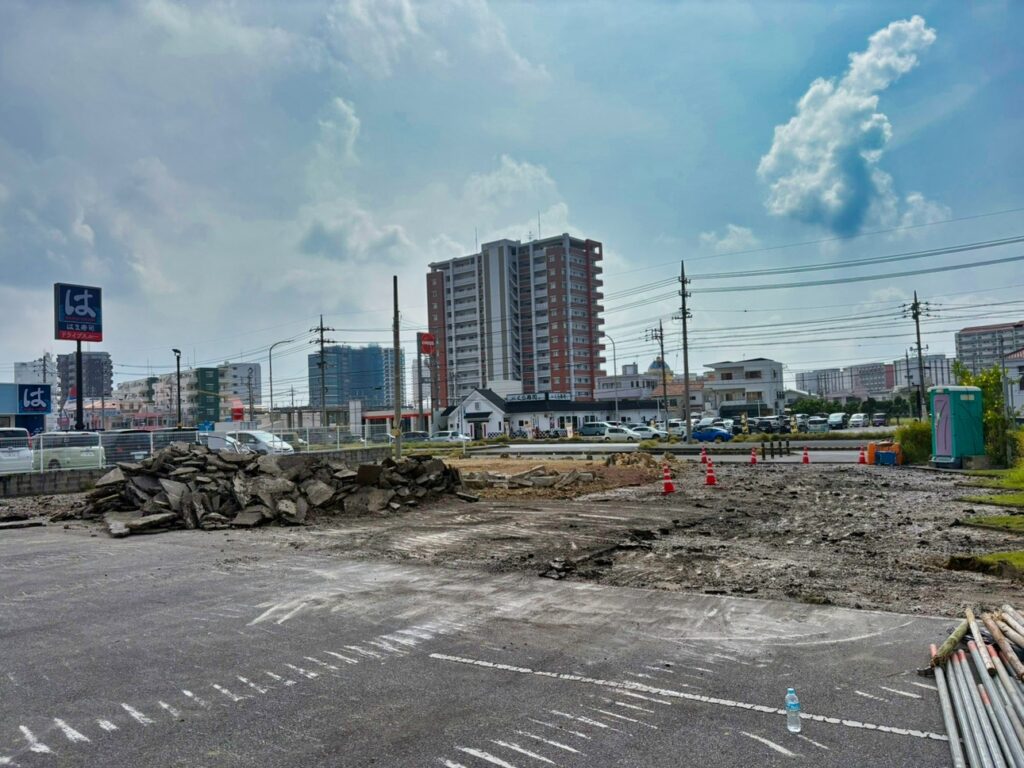 沖縄県那覇市 解体工事 作業風景